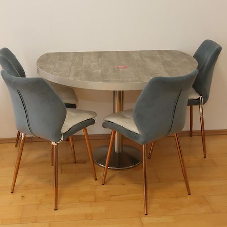 Downtown Bliss Modern Retreat With Free Parking And Fast Internet 600 Mbits Apartment Виена Екстериор снимка