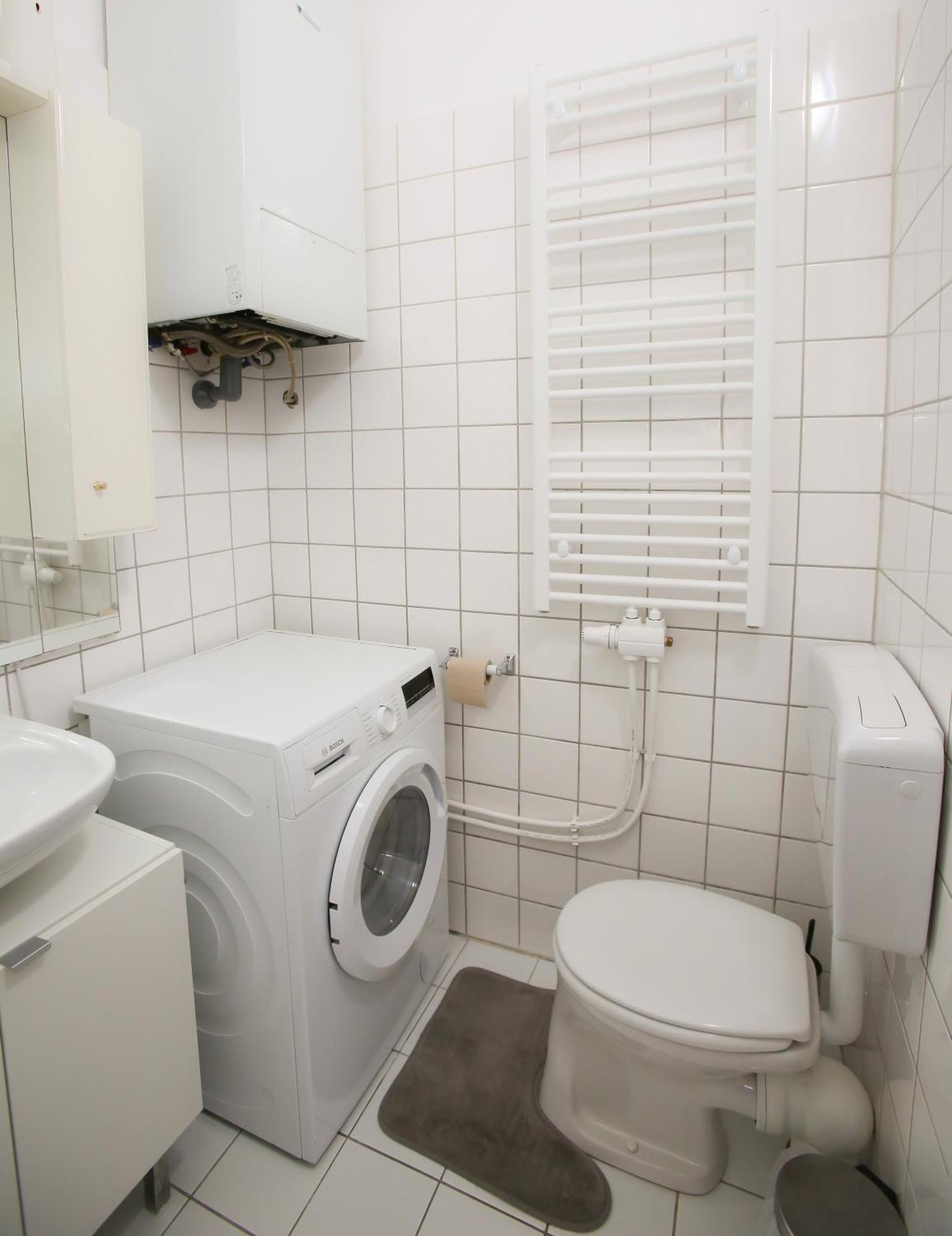 Downtown Bliss Modern Retreat With Free Parking And Fast Internet 600 Mbits Apartment Виена Екстериор снимка